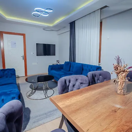 White Moon Apartment *