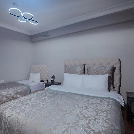 White Moon Apartment *