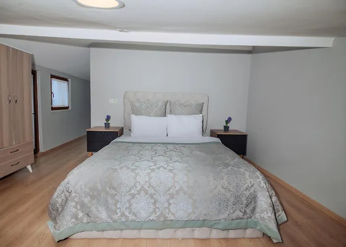 White Moon Apartment *